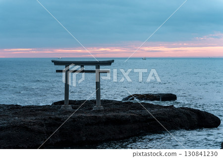 [Ibaraki Prefecture] Oarai Isosaki Shrine before dawn 130841230