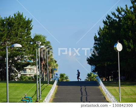 People running in Shin-Urayasu Park in summer 130842300