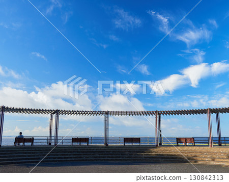 A man sitting on a bench in the rest area of Shin-Urayasu Park in summer 130842313