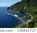 停泊在吐噶喇群島阿庫塞基島的渡輪豐島2號 130842727
