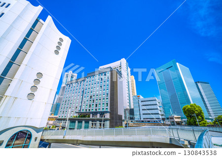 日本橫濱市容，9 月 6 日。櫻木町車站新南口、地標塔、H Mets、橫濱市政廳、火車等。 130843538