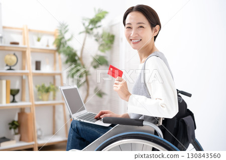 在線購物的女性 130843560