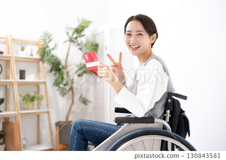 A woman in a wheelchair is happy to see her bankbook 130843581
