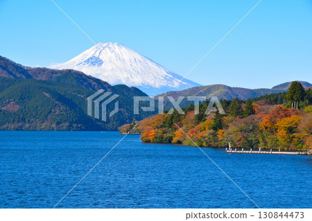 秋天 元箱根 蘆之湖 富士山 秋天 元箱根 蘆之湖 富士山 130844473