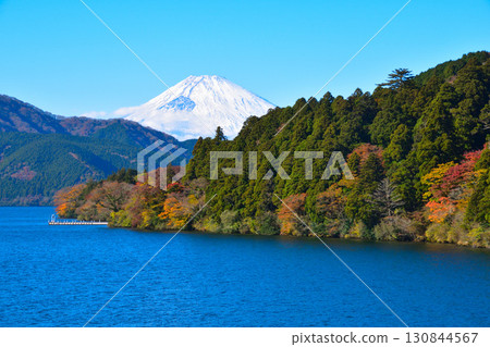 Autumn Motohakone Lake Ashi Mt. Fuji 130844567