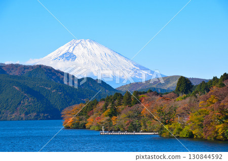 秋天 元箱根 蘆之湖 富士山 130844592