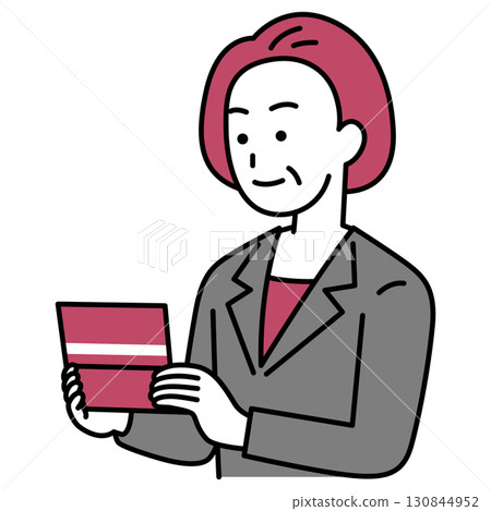 一位穿著西裝的中年婦女正在看她的存摺 130844952