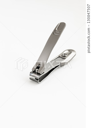 白色背景上的指甲鉗庫存照片 白色背景上的指甲鉗庫存照片 130847507