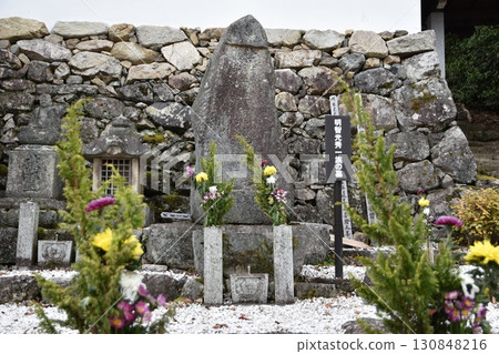 11月:滋賀縣大津市西教寺明智光秀家族的墓地 11月:滋賀縣大津市西教寺明智光秀家族的墓地 130848216