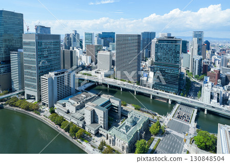 Midosuji and Nakanoshima area seen from a high-rise building in Yodoyabashi (photographed during the day in September 2025) 130848504