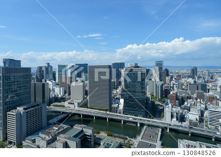 Midosuji and Nakanoshima area seen from a high-rise building in Yodoyabashi (photographed during the day in September 2025) 130848526