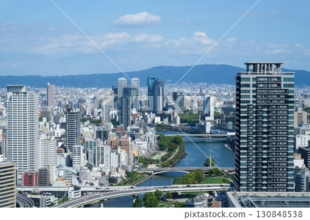 從淀屋橋的高樓上眺望禦堂筋、中之島地區(2025年9月白天拍攝) 從淀屋橋的高樓上眺望禦堂筋、中之島地區(2025年9月白天拍攝) 130848538