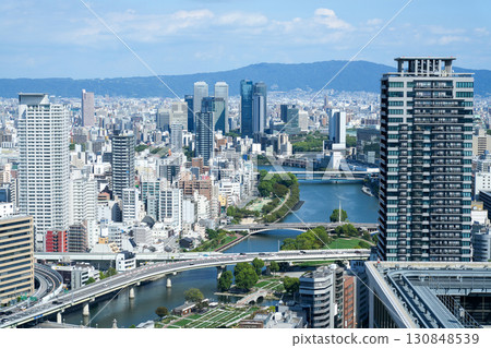 從淀屋橋的高樓上眺望禦堂筋、中之島地區（2025年9月白天拍攝） 130848539