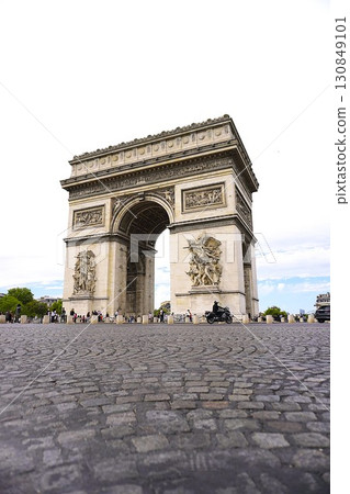 Arc de Triomphe in Summer 130849101