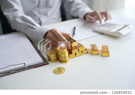 business, businessman, gold 130850032