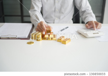 business, businessman, gold 130850033
