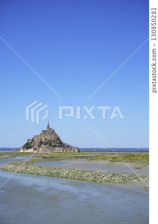 夏季聖米歇爾山的景色 130850281