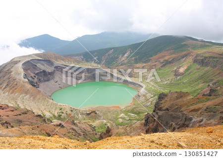 The kettle located halfway up the horse's back The kettle located halfway up the horse's back 130851427