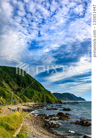 日高山脈的壯麗海岸線、襟裳十勝國立公園和黃金之路 130851447