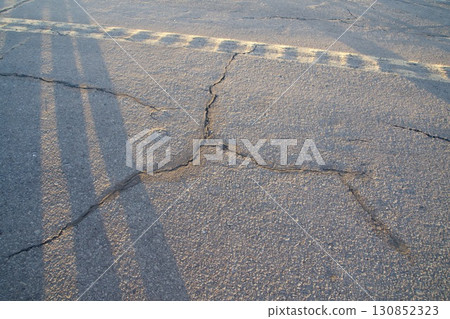 瀝青裂縫 130852323