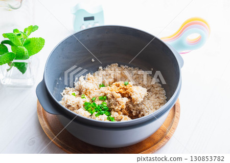 調味燕麥製成米飯 130853782