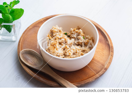 調味燕麥製成米飯 調味燕麥製成米飯 130853783