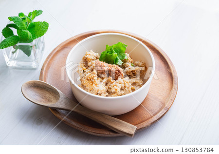 Oatmeal topped with grilled cod roe, like rice 130853784
