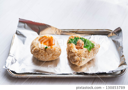 Making grilled rice balls using oatmeal rice Making grilled rice balls using oatmeal rice 130853789