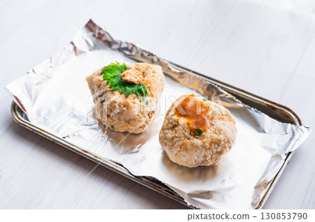 用燕麥米製作烤飯糰 用燕麥米製作烤飯糰 130853790