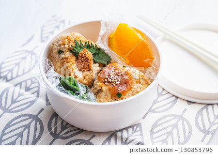 便當式燕麥烤飯糰 130853796