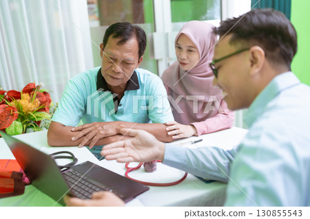 Healthcare Consultation: Doctor Engaging with Patients in a Modern Clinic 130855543