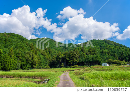 田園夏日風光與懷舊風景(三重縣龜山市坂本郡) 田園夏日風光與懷舊風景(三重縣龜山市坂本郡) 130859737