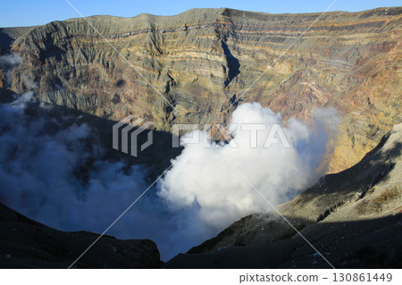熊本縣阿蘇市 - 阿蘇山火山口景觀 130861449