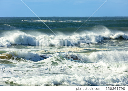 Waves crashing onto Jones Beach near Kiama Downs in the Illawarra 130861798