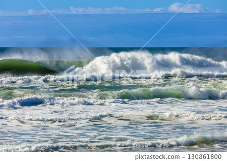 Waves crashing onto Jones Beach near Kiama Downs in the Illawarra 130861800