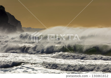Waves crashing onto Jones Beach near Kiama Downs in the Illawarra 130861812