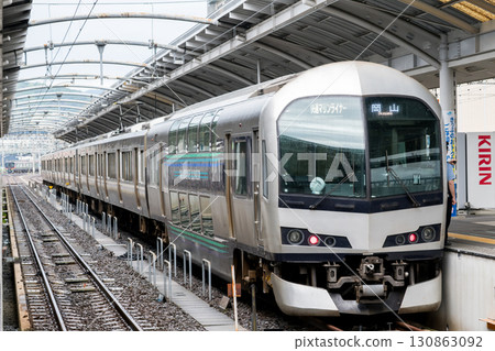 【瀨戶內大橋線】在高松站等候的快速海上班輪 130863092