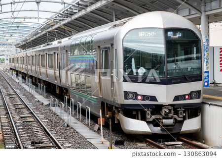 【瀨戶內大橋線】在高松站等候的快速海上班輪 【瀨戶內大橋線】在高松站等候的快速海上班輪 130863094