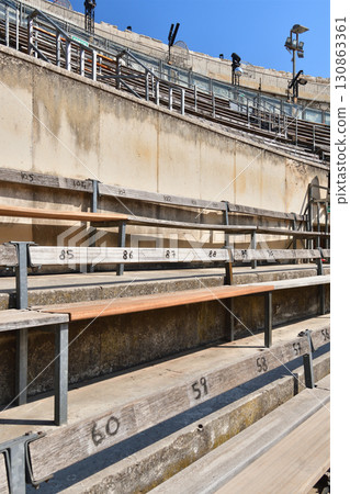 法國尼姆古羅馬圓形劇場的觀眾席（拍攝於2025年8月13日） 130863361