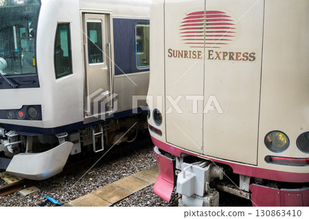 瀨戶大橋線】日出瀨戶號停靠高松站，開往琴平站 130863410