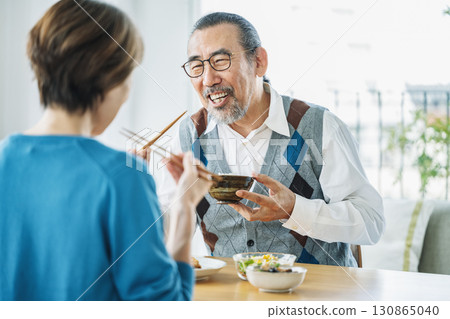 老人在家吃得健康 老人在家吃得健康 130865040