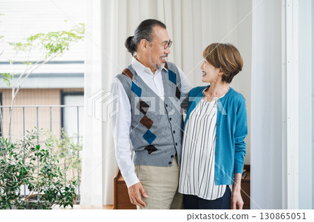 一對友好的老年夫婦的肖像 130865051