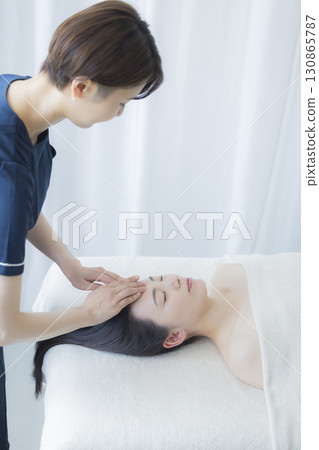 年輕女性、美容院、美容、 年輕女性、美容院、美容、 130865787