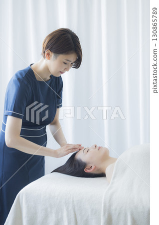 Young women, beauty salon, beauty, Young women, beauty salon, beauty, 130865789