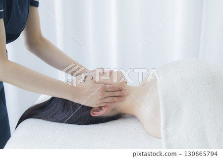 年輕女性、美容院、美容、 年輕女性、美容院、美容、 130865794