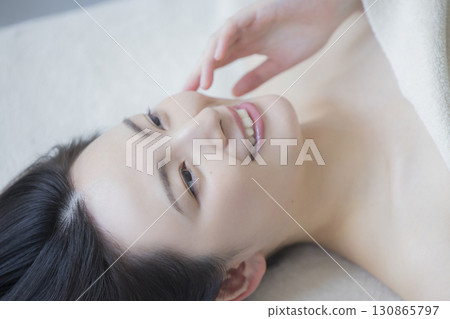 年輕女性、美容院、美容、 130865797