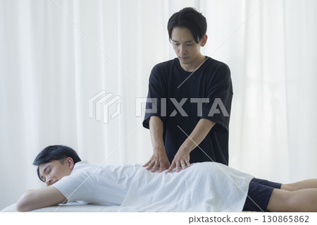 Man receiving chiropractic treatment 130865862