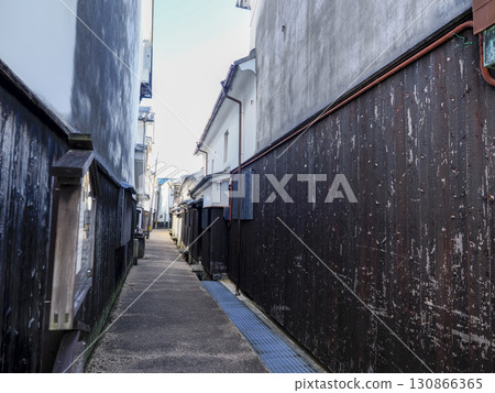 小巷後面的風景 130866365