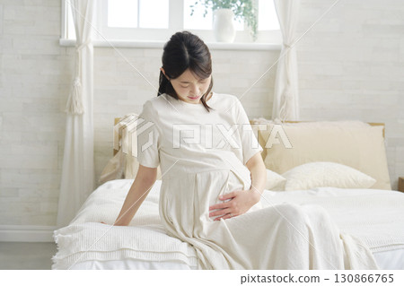 Pregnant woman with stomachache 130866765