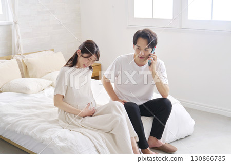 Pregnant woman in labor 130866785